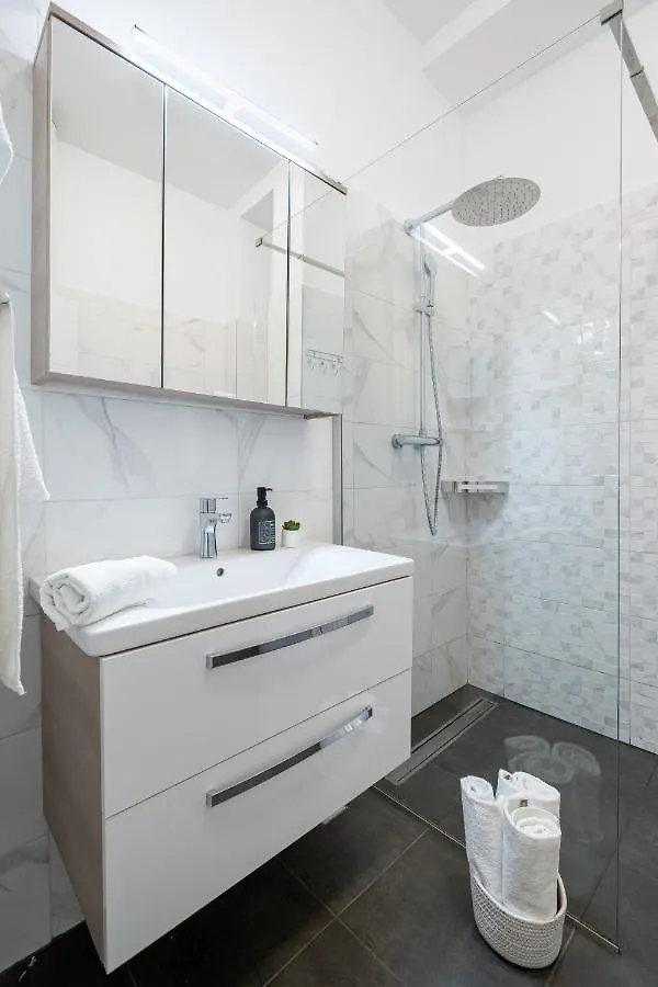 Apartments Palace Kolovare Zadar Croatia